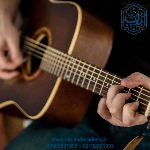 کلاس گیتار کلاسیک در آکادمی رامند باغستان شهریار